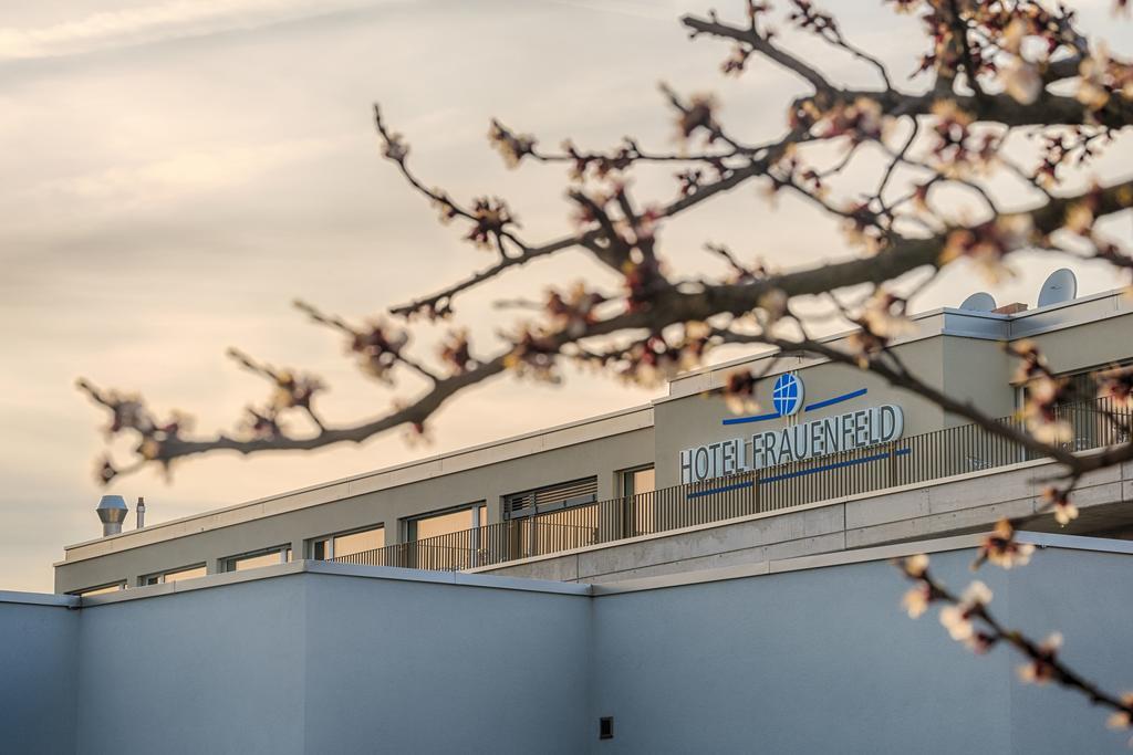 Hotel Frauenfeld Bagian luar foto